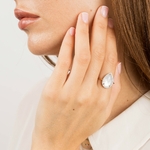 bague-alma-nacre-blanche-et-diamants-or-jaune (1)