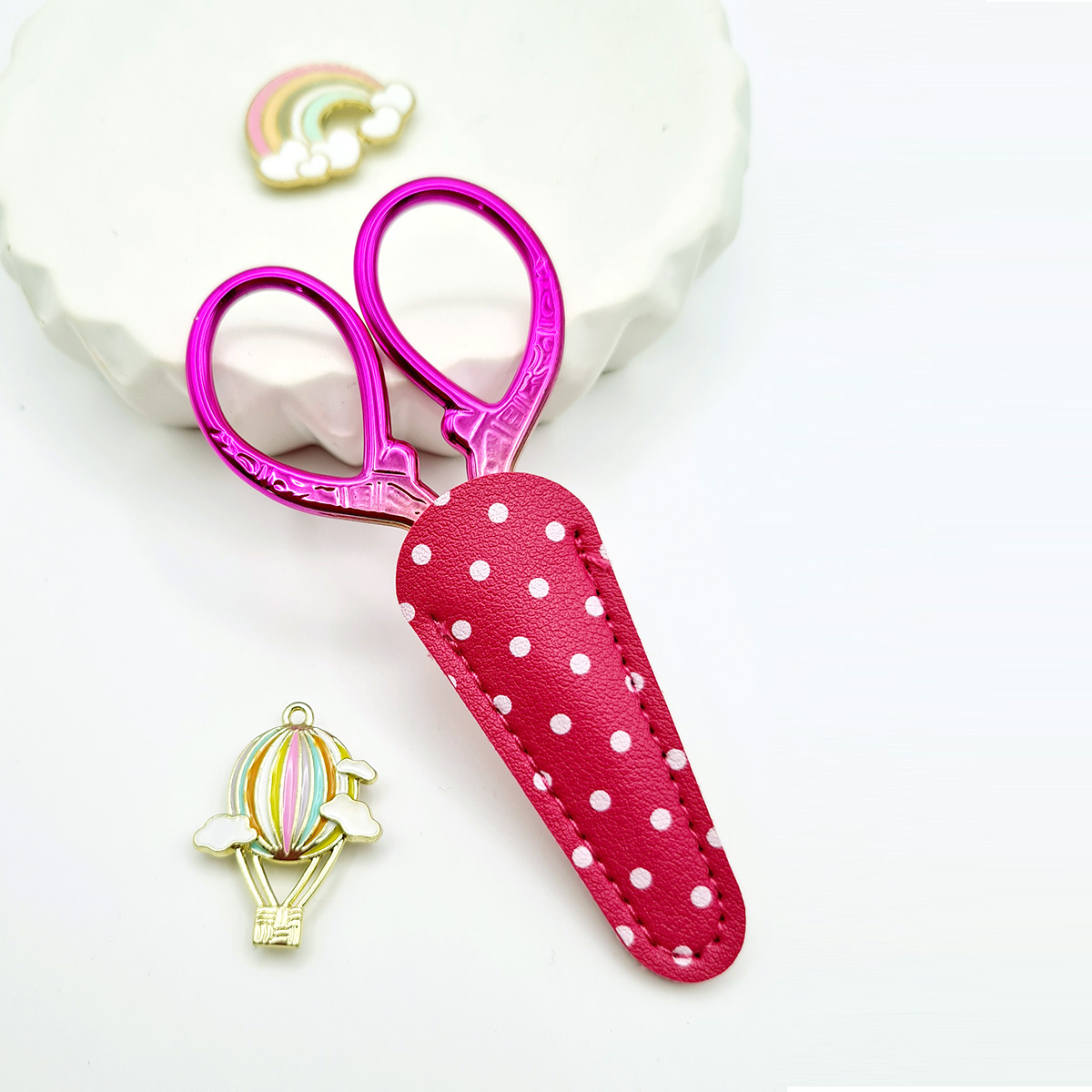 ciseaux-rose-irise-kit-broderie-fils-motif-customiser-vetements-Needle-pop-4-1
