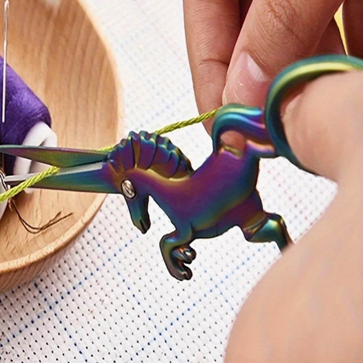 ciseaux-licorne-kit-broderie-fils-motif-customiser-vetements-Needle-pop1