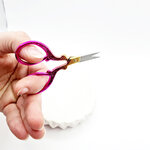ciseaux-rose-irise-kit-broderie-fils-motif-customiser-vetements-Needle-pop-