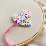 porte-aiguille-needle-reminder-attrappe-aiguille-aimanté-kit-broderie-fils-motif-customiser-vetements-Needle-pop3