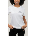Broderie-short-jean-lunettes-soleil-tshirt