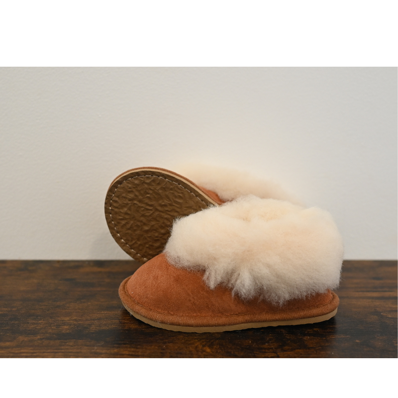 Chaussons Enfant fourrés en peau de mouton Marron2
