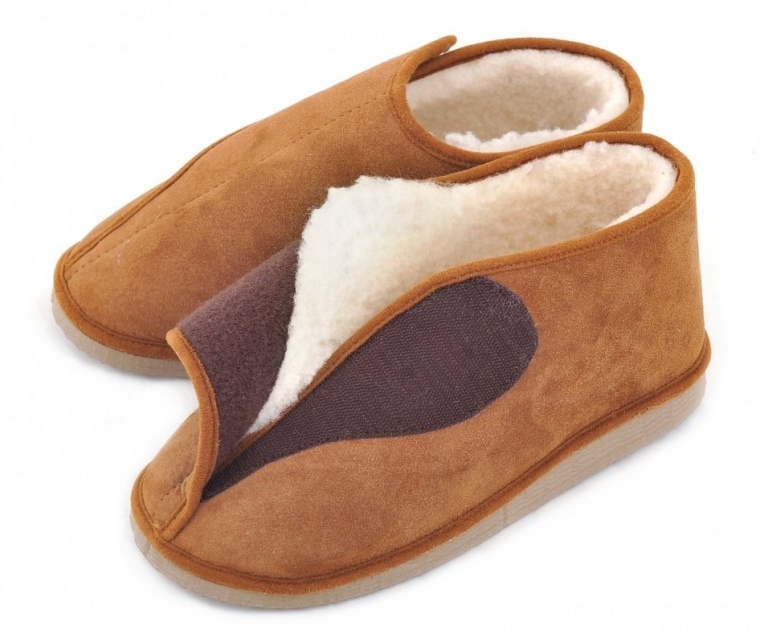 Chaussons fourrés en peau de mouton marron à ouverture large