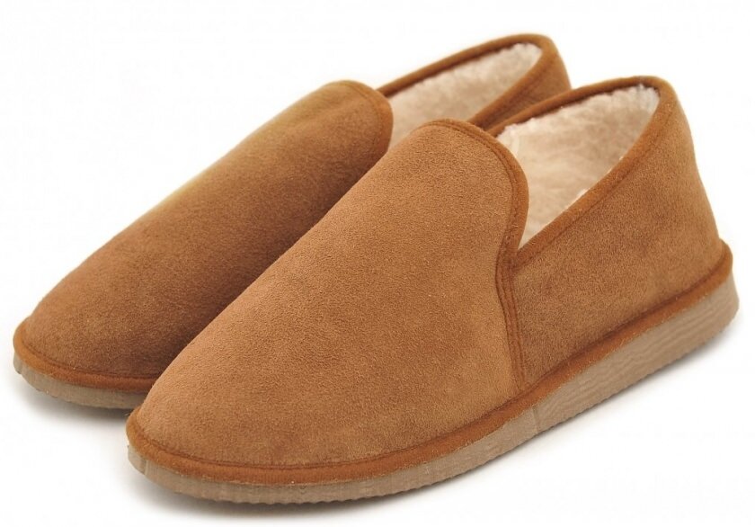 Charentaises ou chaussons en peau de mouton : lesquels tiennent le plus chaud ?