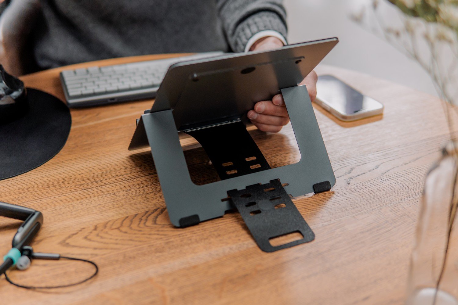 BakkerElkhuizen-flextop-170-laptop-stands-1697184547-9
