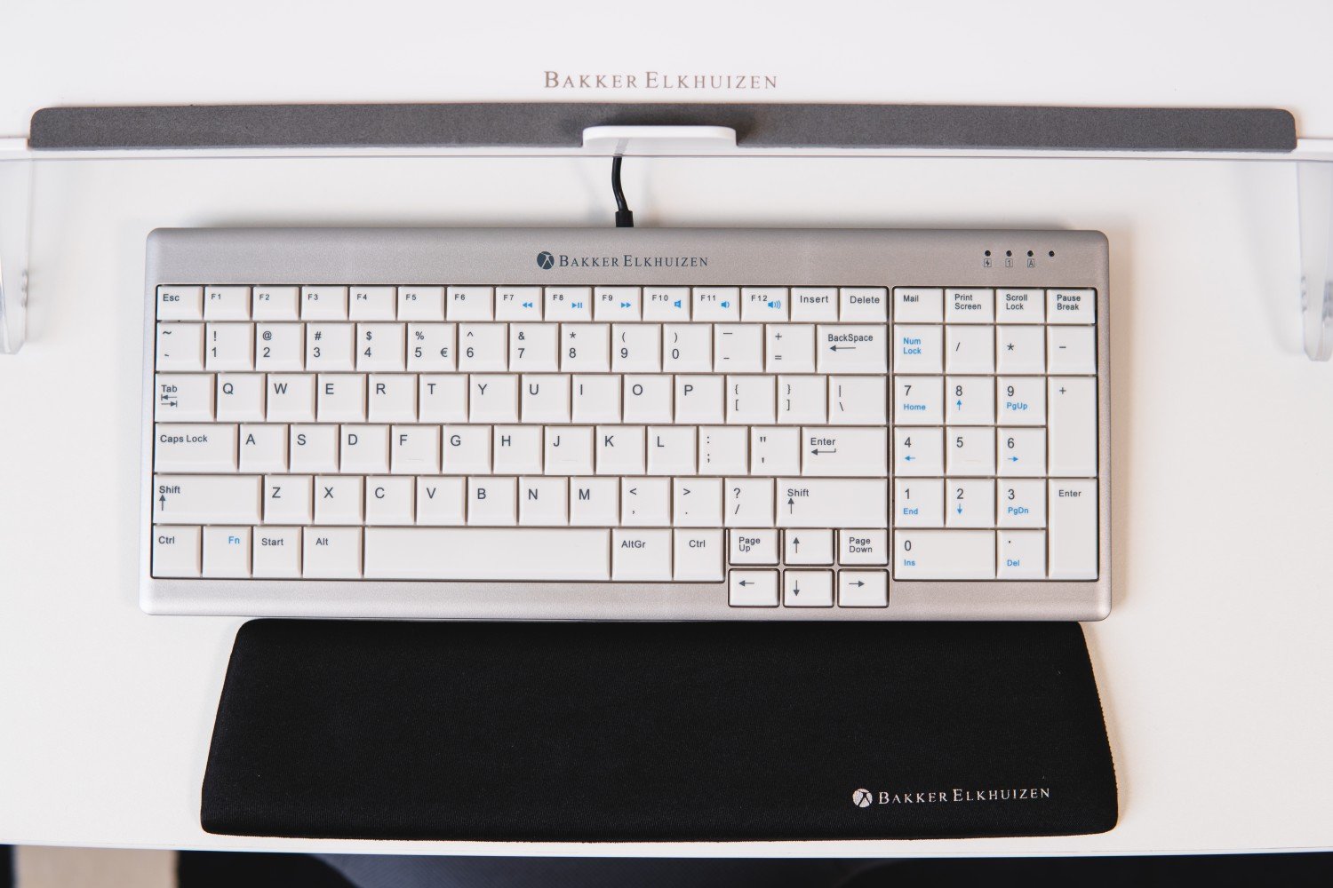 BakkerElkhuizen-trapezium-ergo-wrist-rest-compact-mouse-pads-wrist-rests-1697184549-7