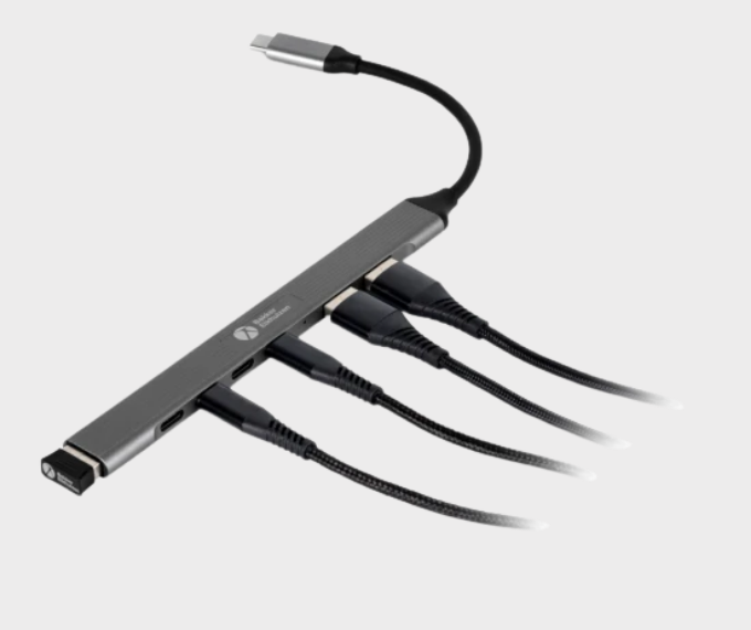 hub-usb-c-7-en-1-compact-ergonomique-sans-surchauffe-vue-de-face-avec-cables