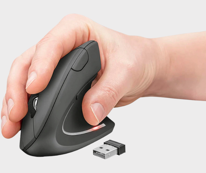 souris-ergonomique-verticale-sans-fil-qconnect-noir-prise-en-main