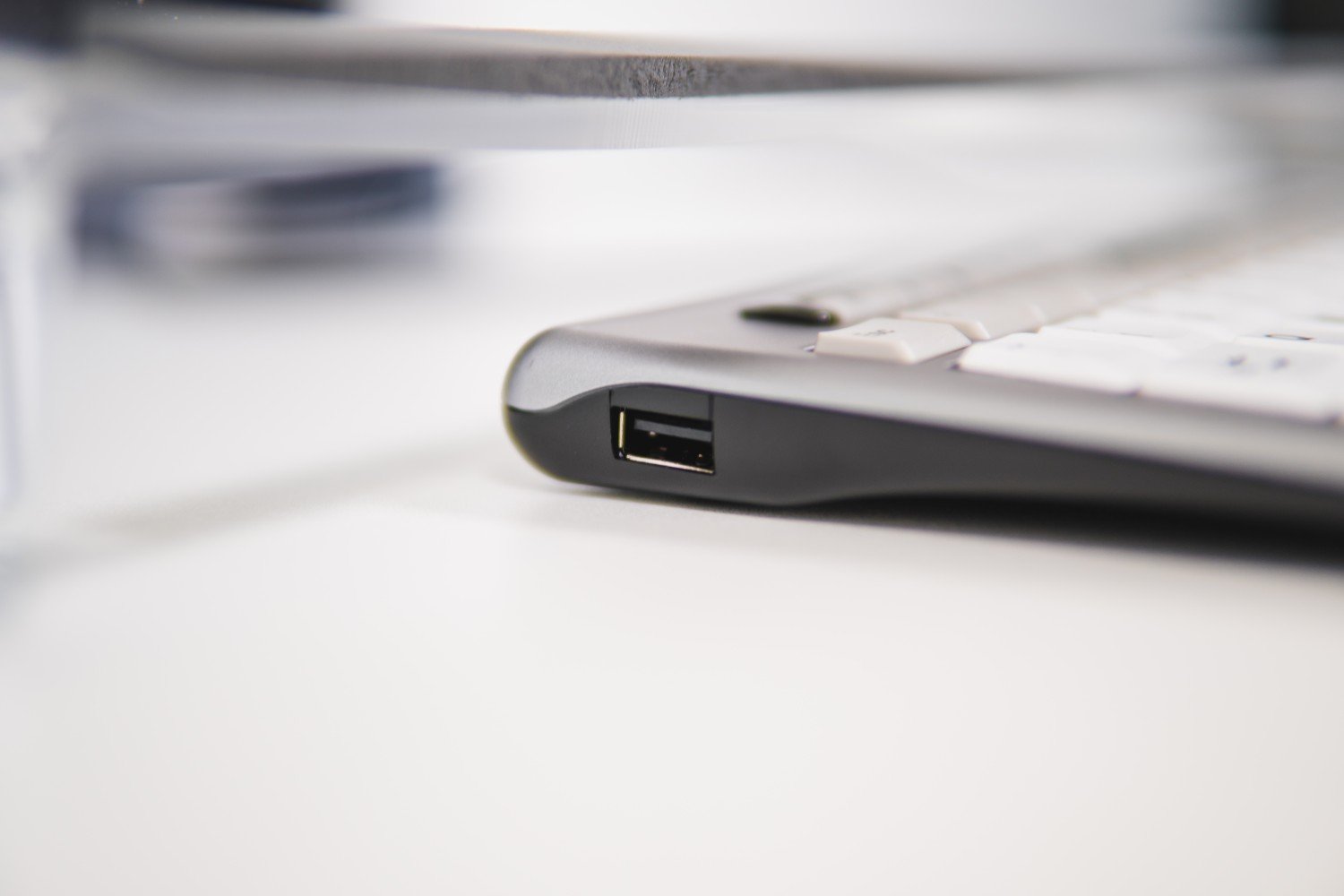 clavier-ergonomique-compact-s-board-840-avec-port-usb