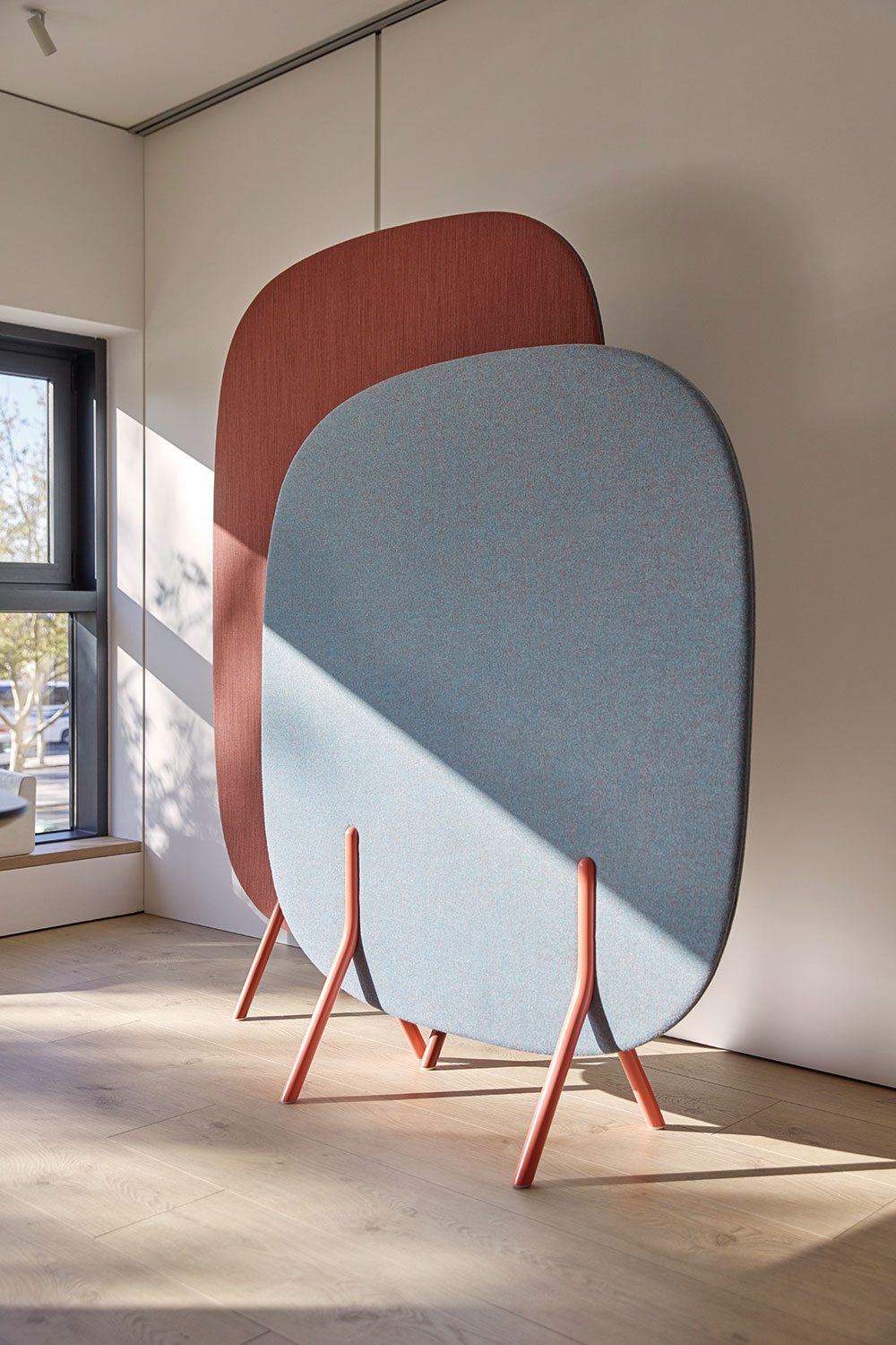 cloison-acoustique-noray-pieds-en-aluminium-en-situation-2