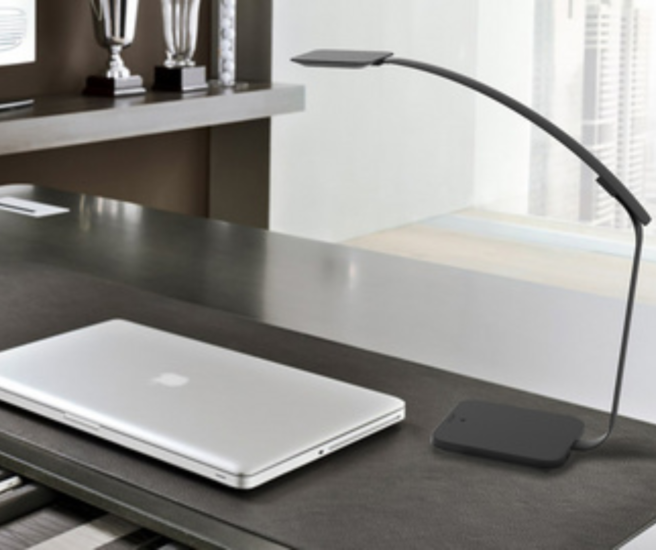 lampe-de-bureau-a-led-timelight-en-situation-2