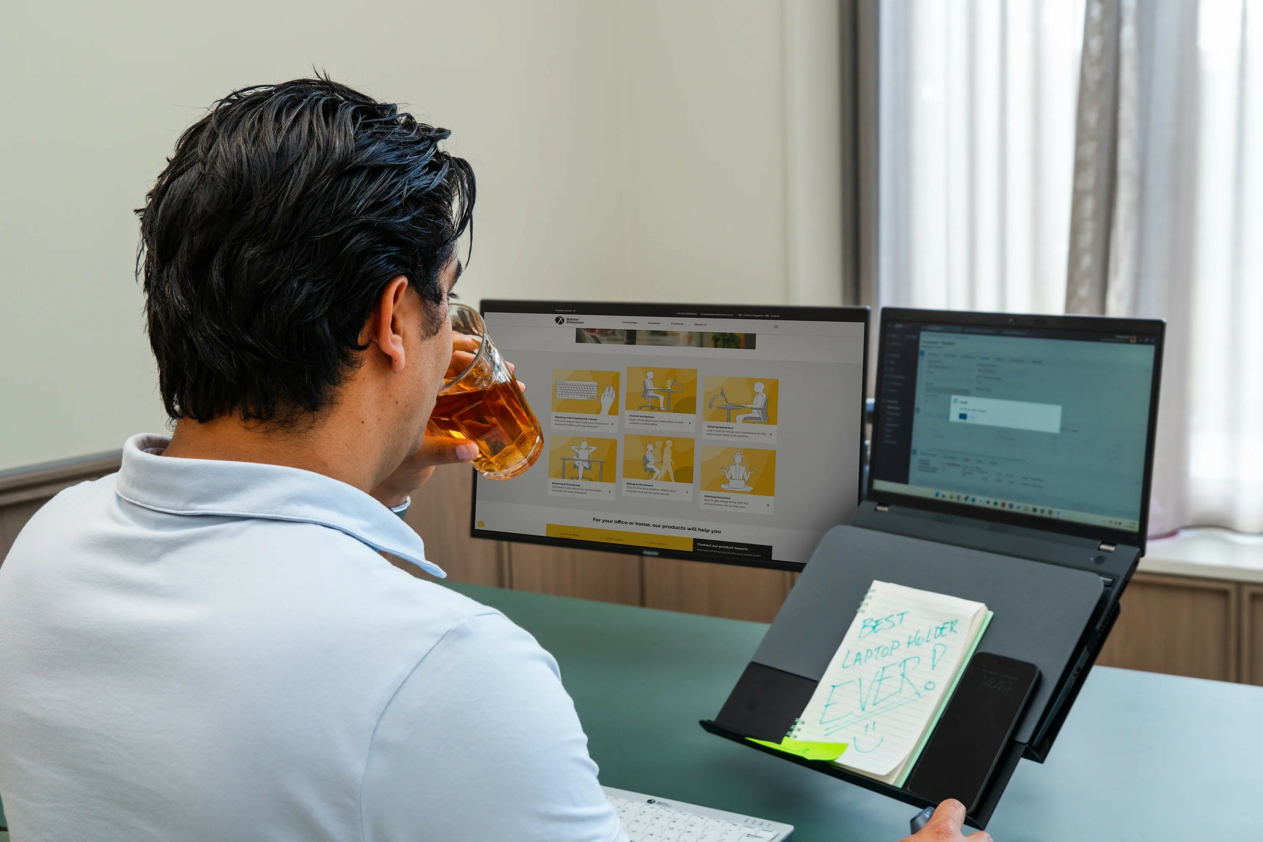 Poste de travail dual screen suspendu – BE Universal Laptop Holder