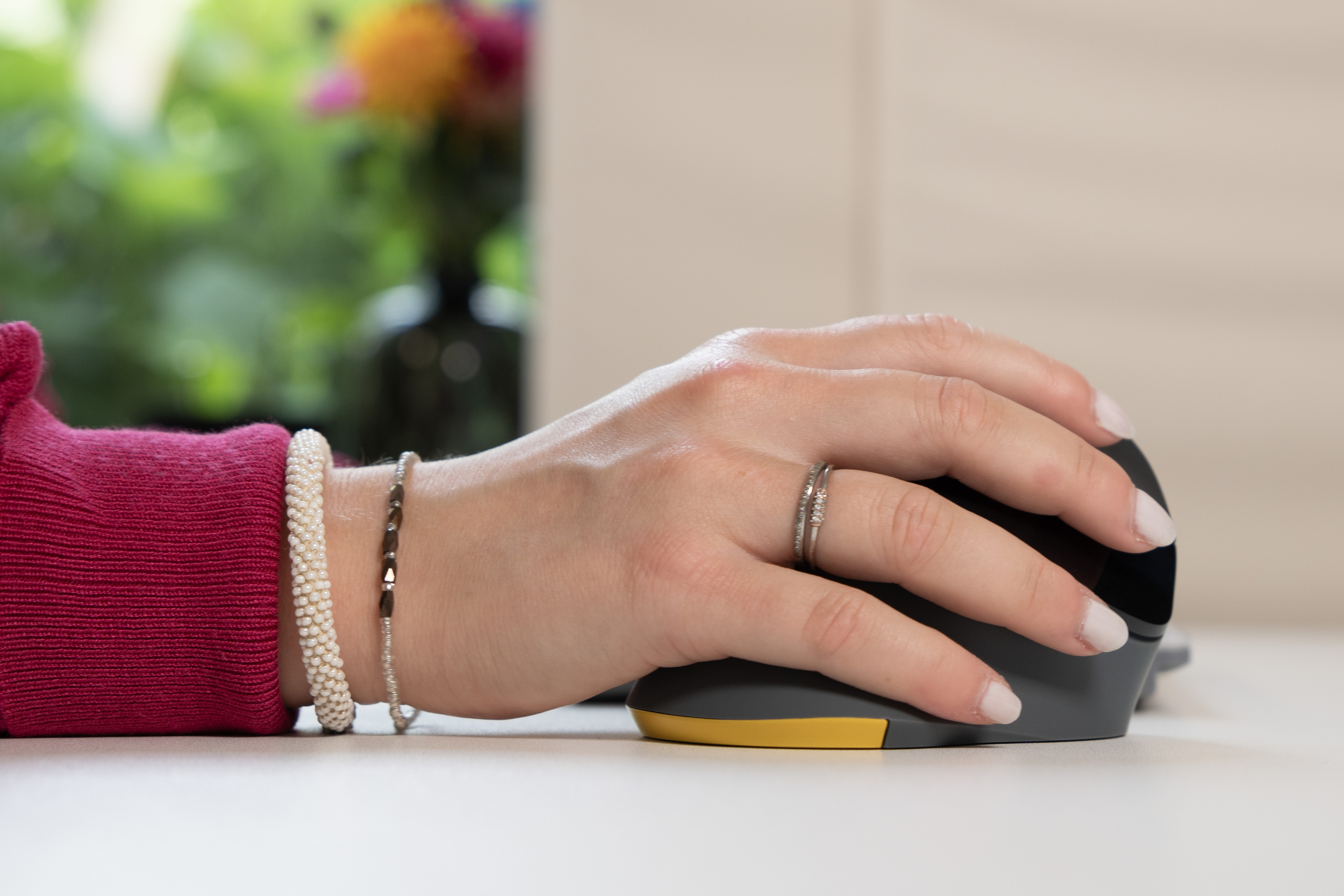 Position poignee de main PRF Mouse Wireless BakkerElkhuizen posture naturelle poignet