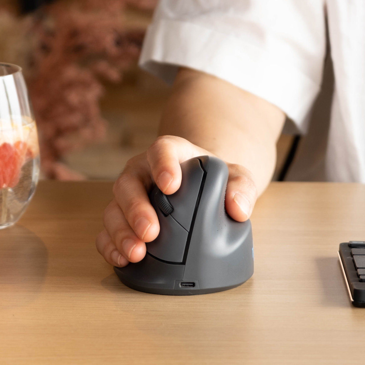 Prise en main R-Go HE Basic 60 degres canaux pouce auriculaire ergonomique