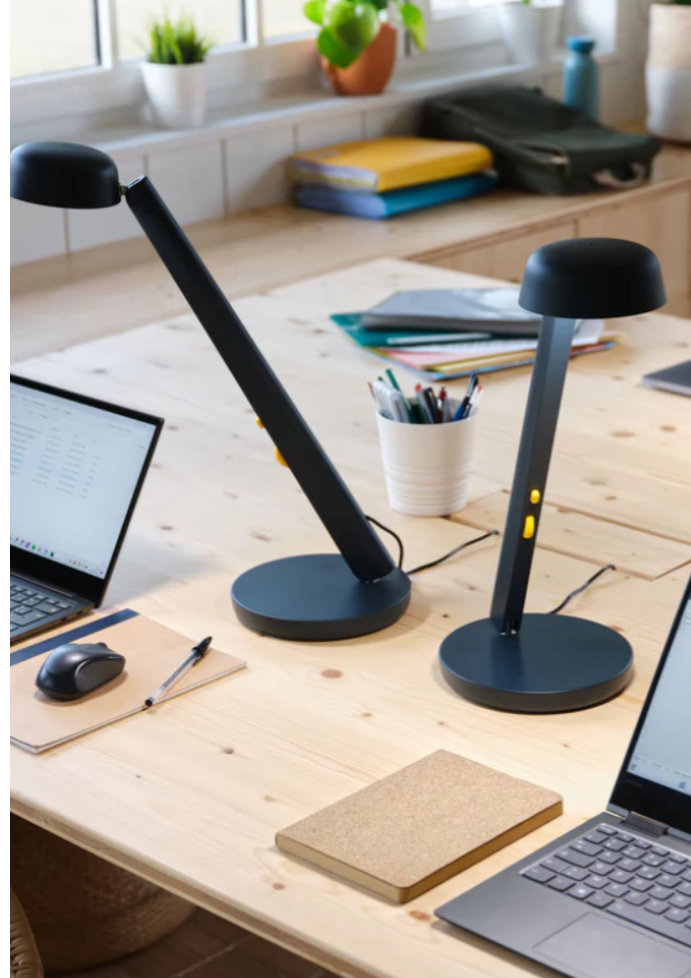 LAMPE POLUX LUMIERE LED DANS UN BUREAU
