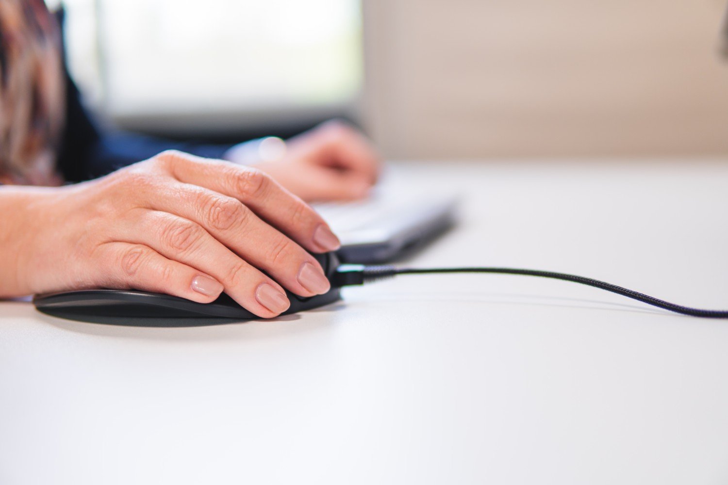 BakkerElkhuizen-handshoemouse-wired-ergonomic-mice-1697184548-7