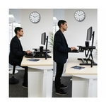 poste-travail-assis-debout-ergo-desk-2-en-action