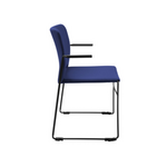 chaise-visiteur-visit-lite-bleu-rembourré-avec-accoudoirs-vue-de-côté
