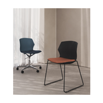 chaise-visiteur-no-frill-a-roulettes-en-situation