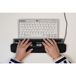 Position centrale ErgoSlider Plus devant clavier bureau ergonomique bras detendus