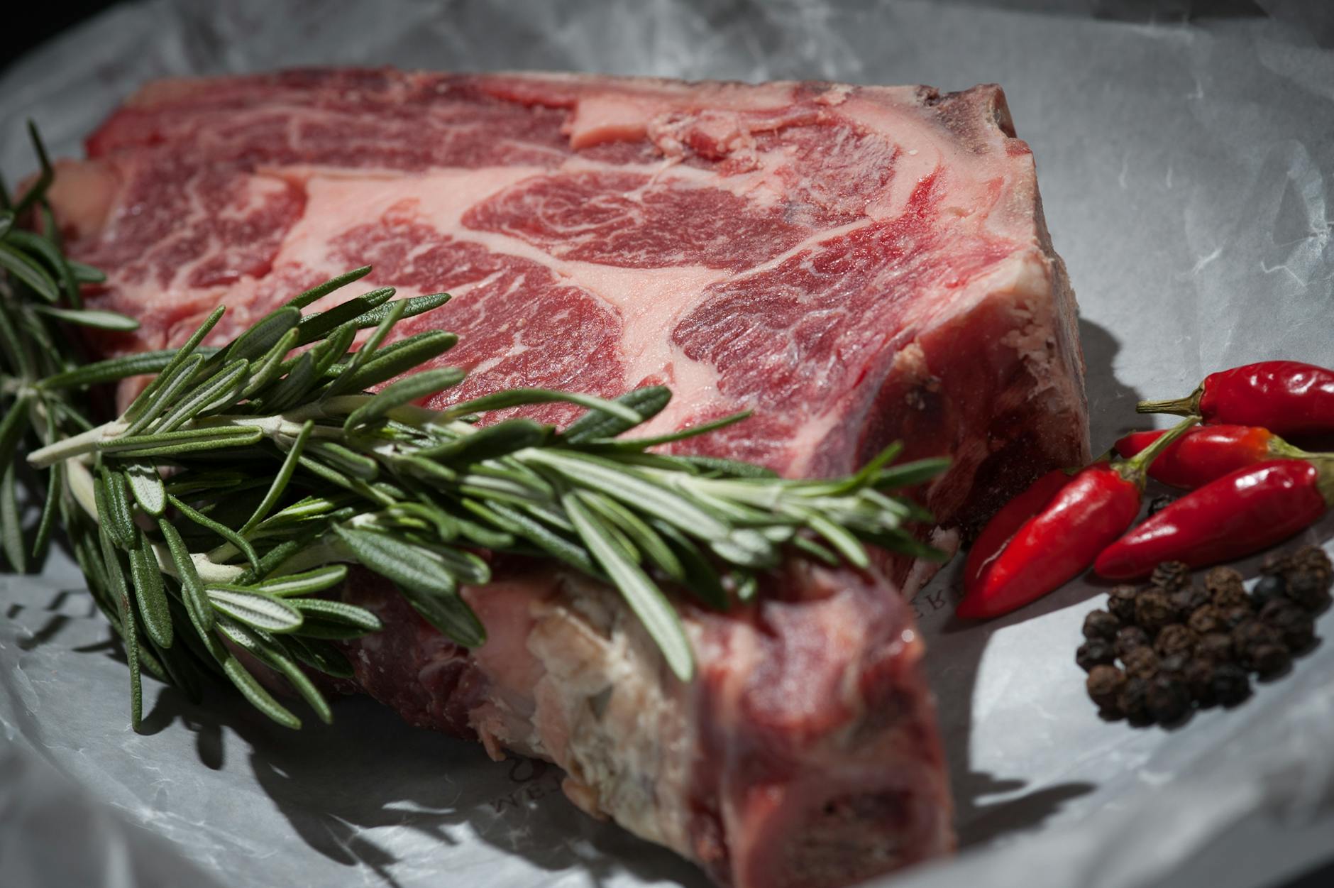 Viande Rouge Avec Piment Et Espions Verts