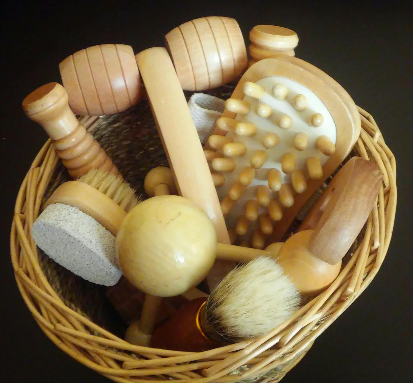 peigne en bois brun