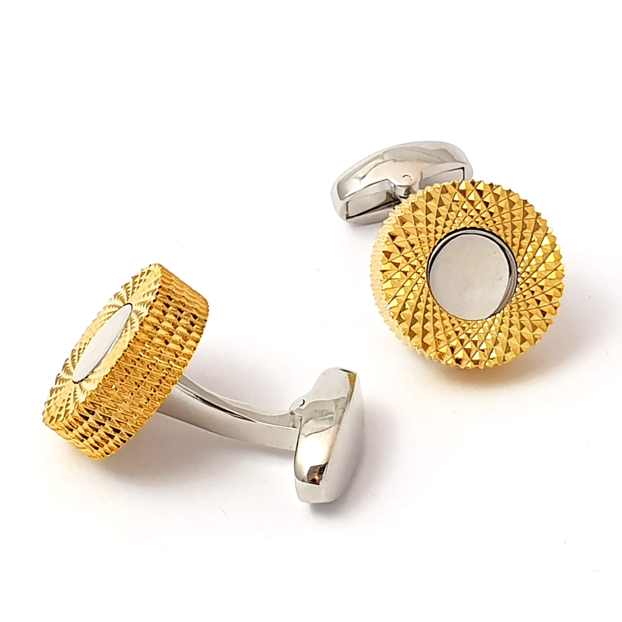 05-boutons-de-manchette-rond-avec-anneau-dore-maille-gauche
