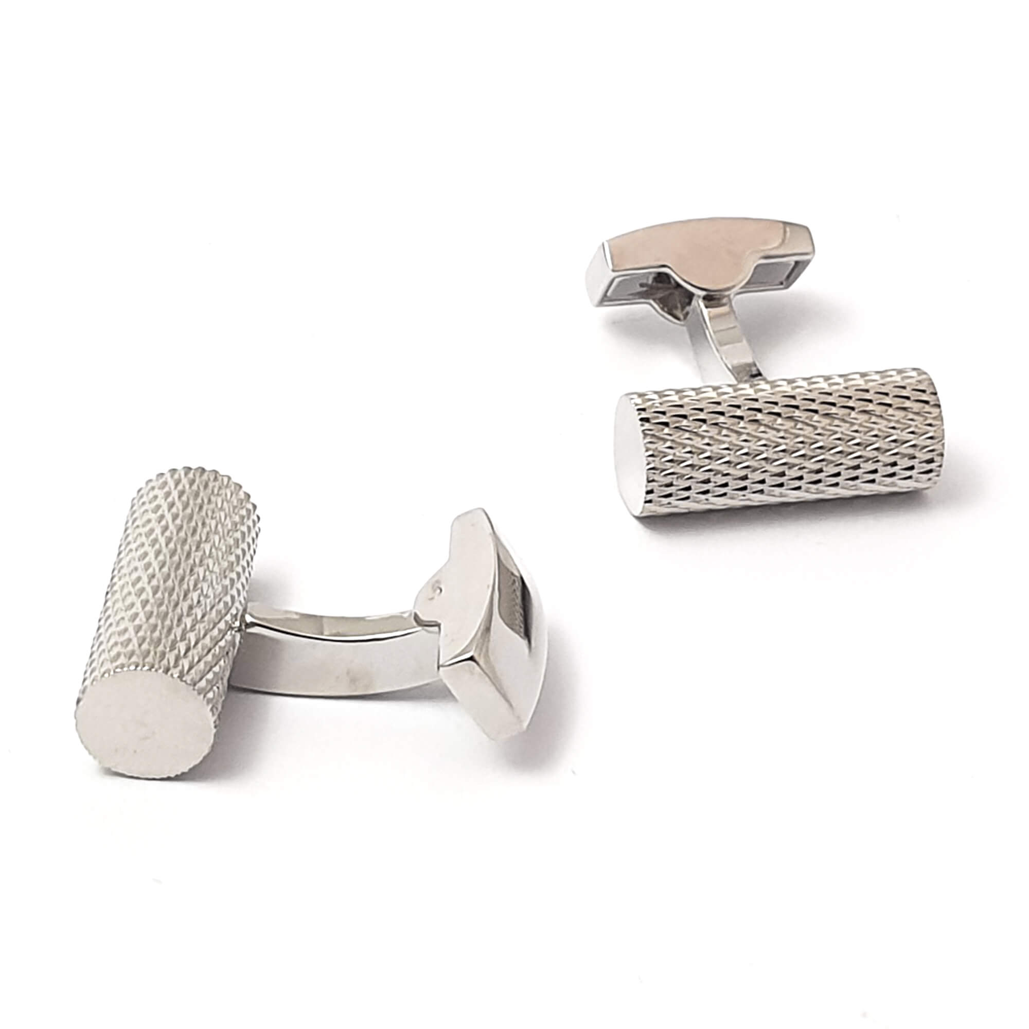 05-boutons-de-manchette-cylindre-argente-gauche