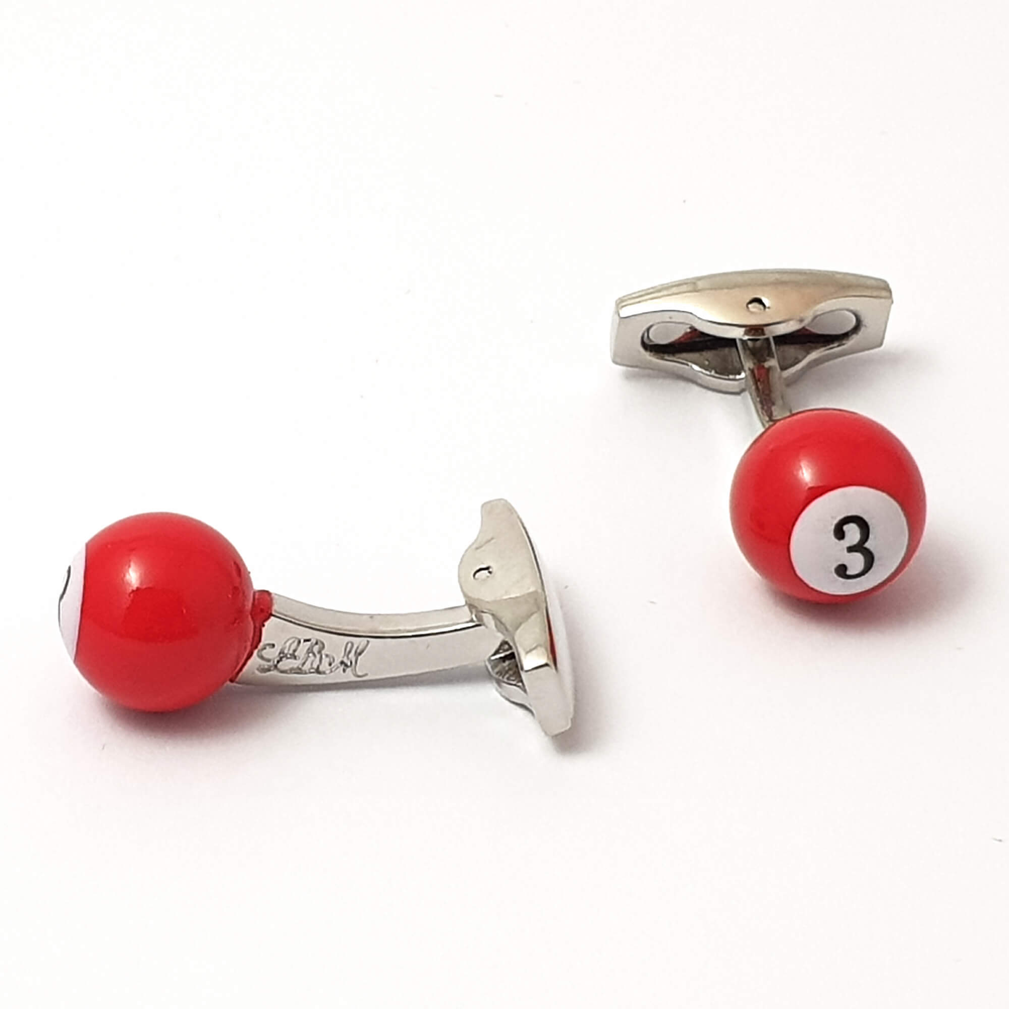 05-bille-de-billard-rouge-numero-trois-vue-gauche
