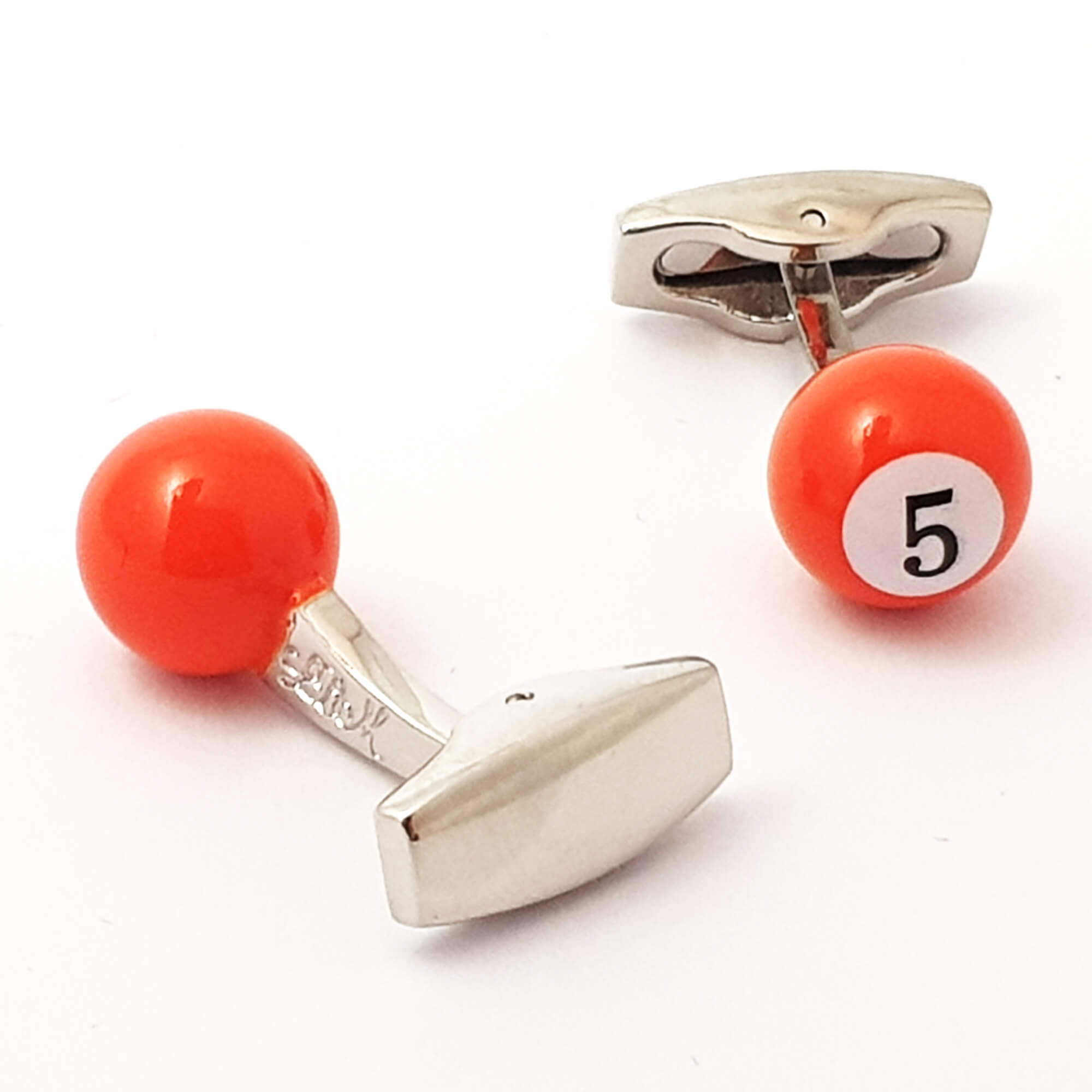 04-bille-de-billard-orange-numero-cinq-vue-arriere