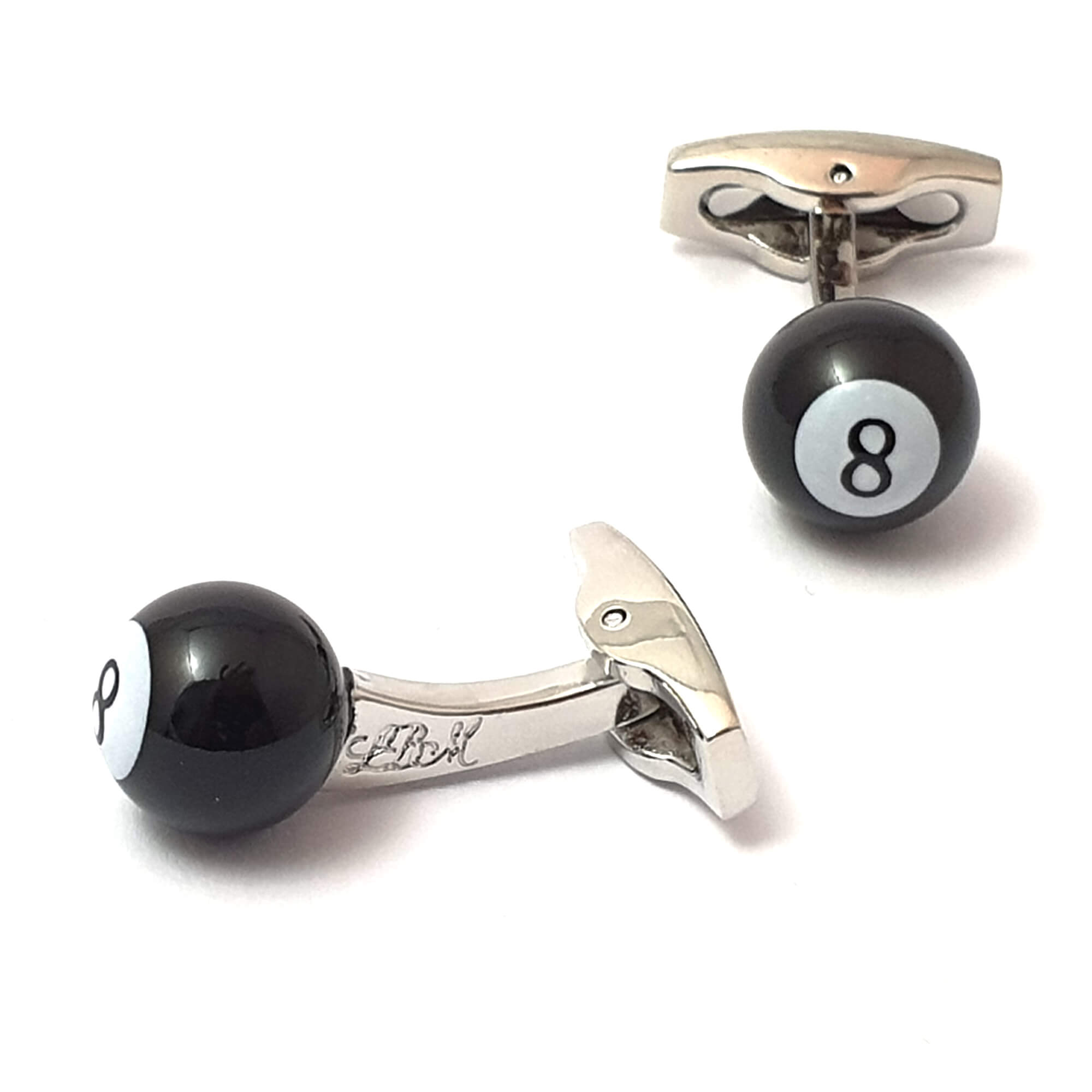 05-bille-de-billard-noir-numero-huit-vue-gauche