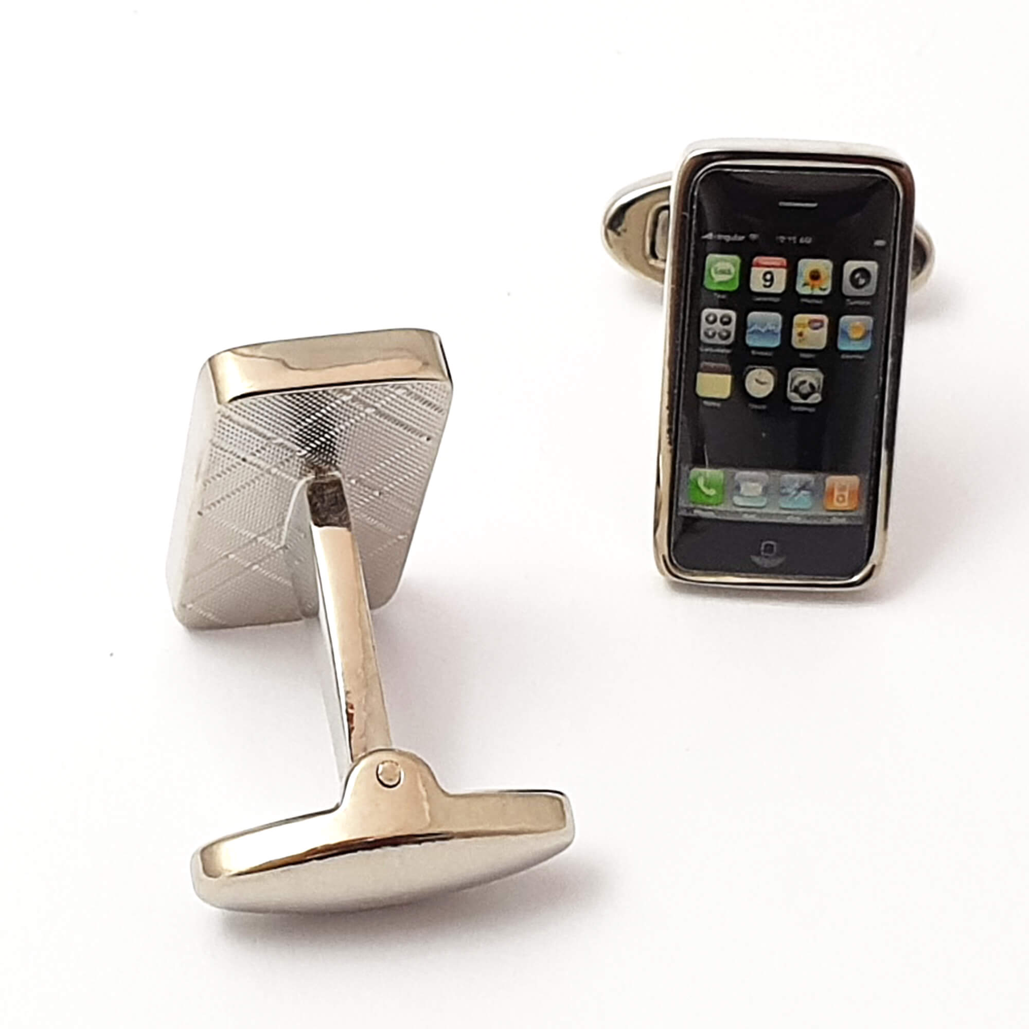 04-boutons-de-manchette-smartphone-arriere
