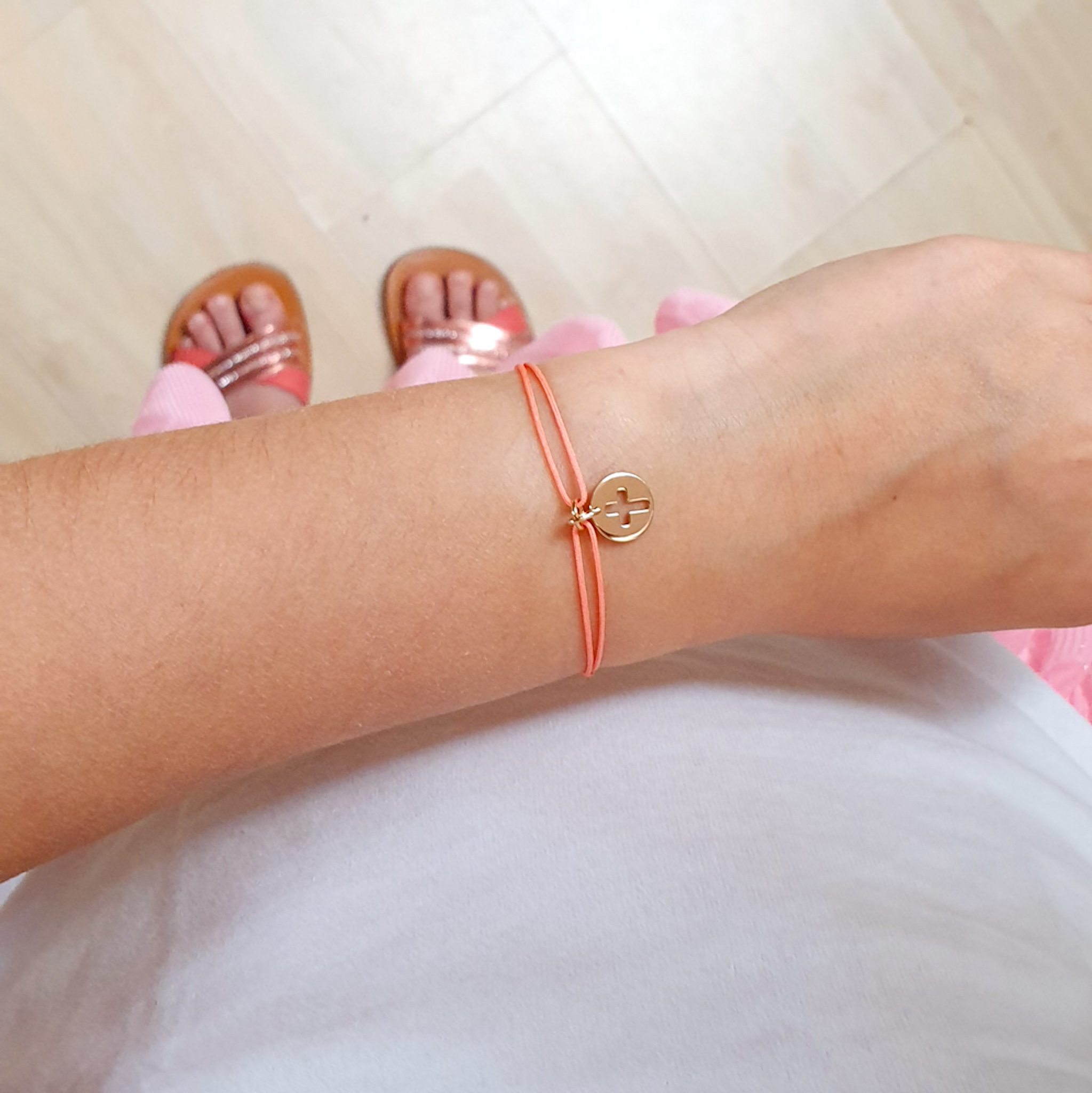 bracelet fille cordon ajustable religieux croix