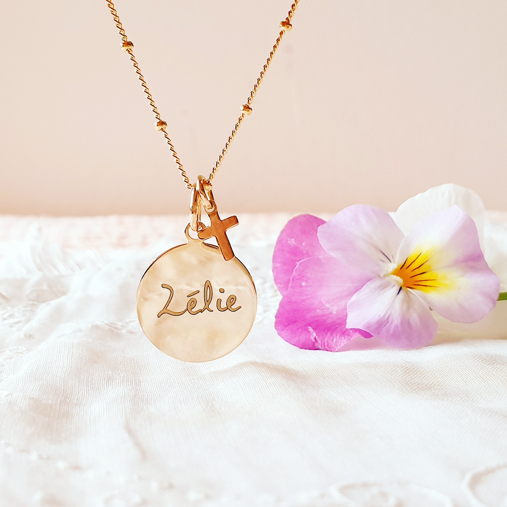 medaille personnalise plaque or prenom croix catholique reveuse