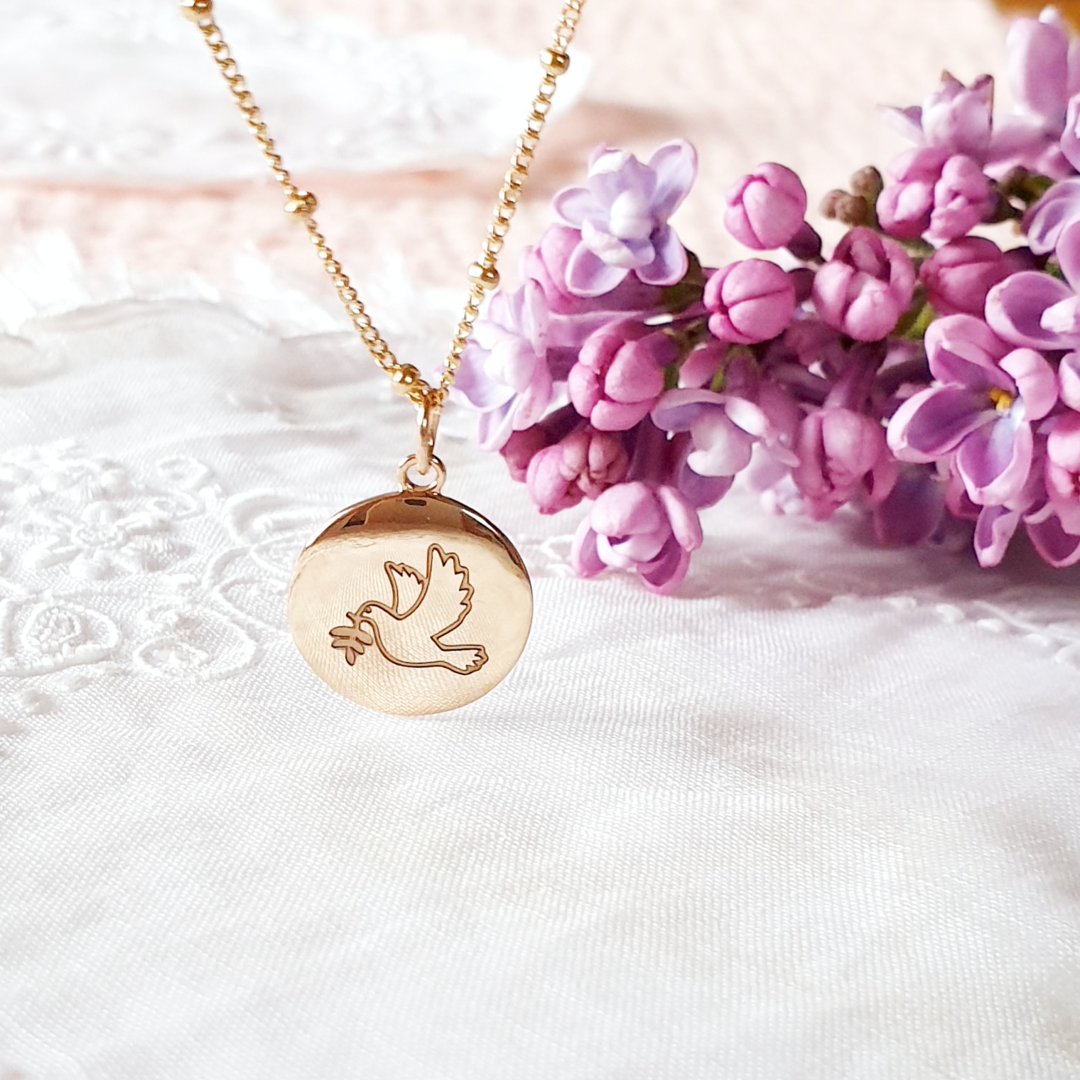 medaille personnalisee colombe fille charmante