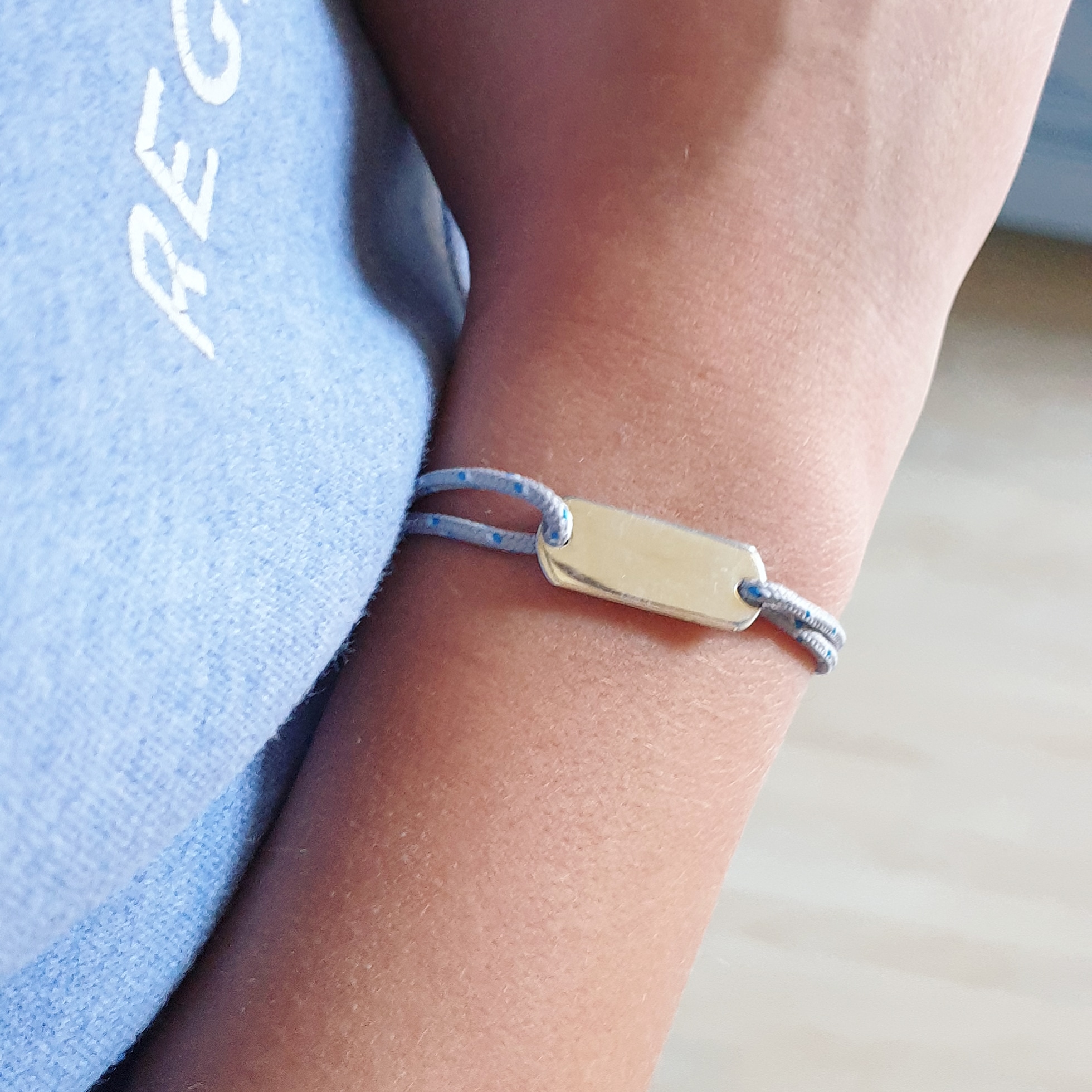 bracelet plaque gravee pour garcon