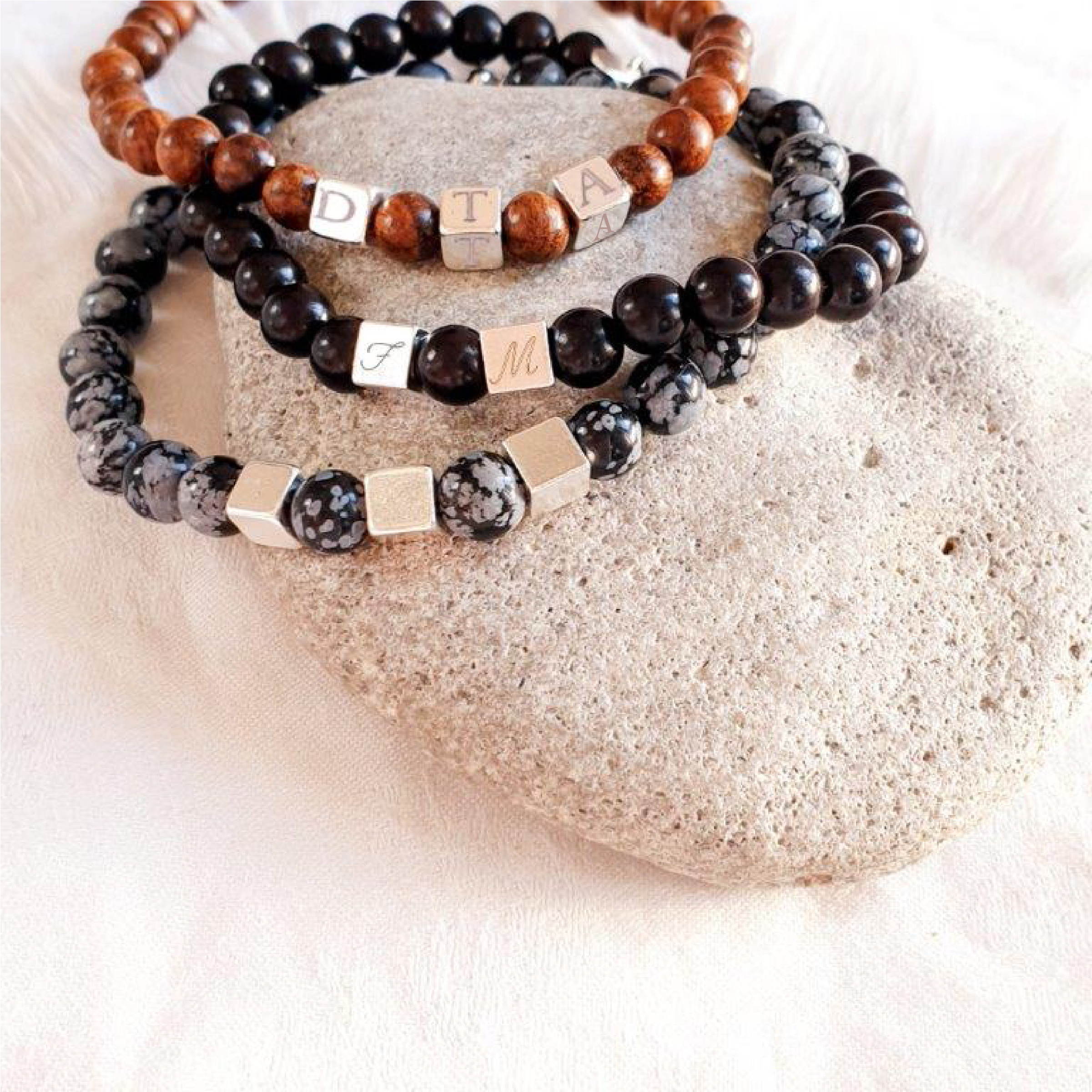 AVENTURIER bracelet gravé perles bois ou pierre et cubes argent
