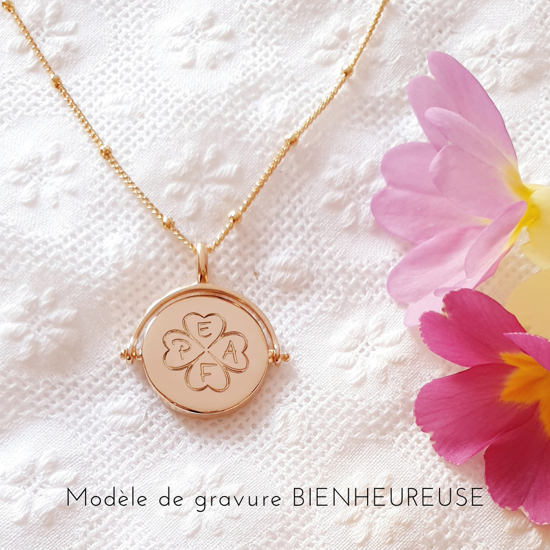 Pendentif personnalisé plaqué or - Médaille et cœur en nacre