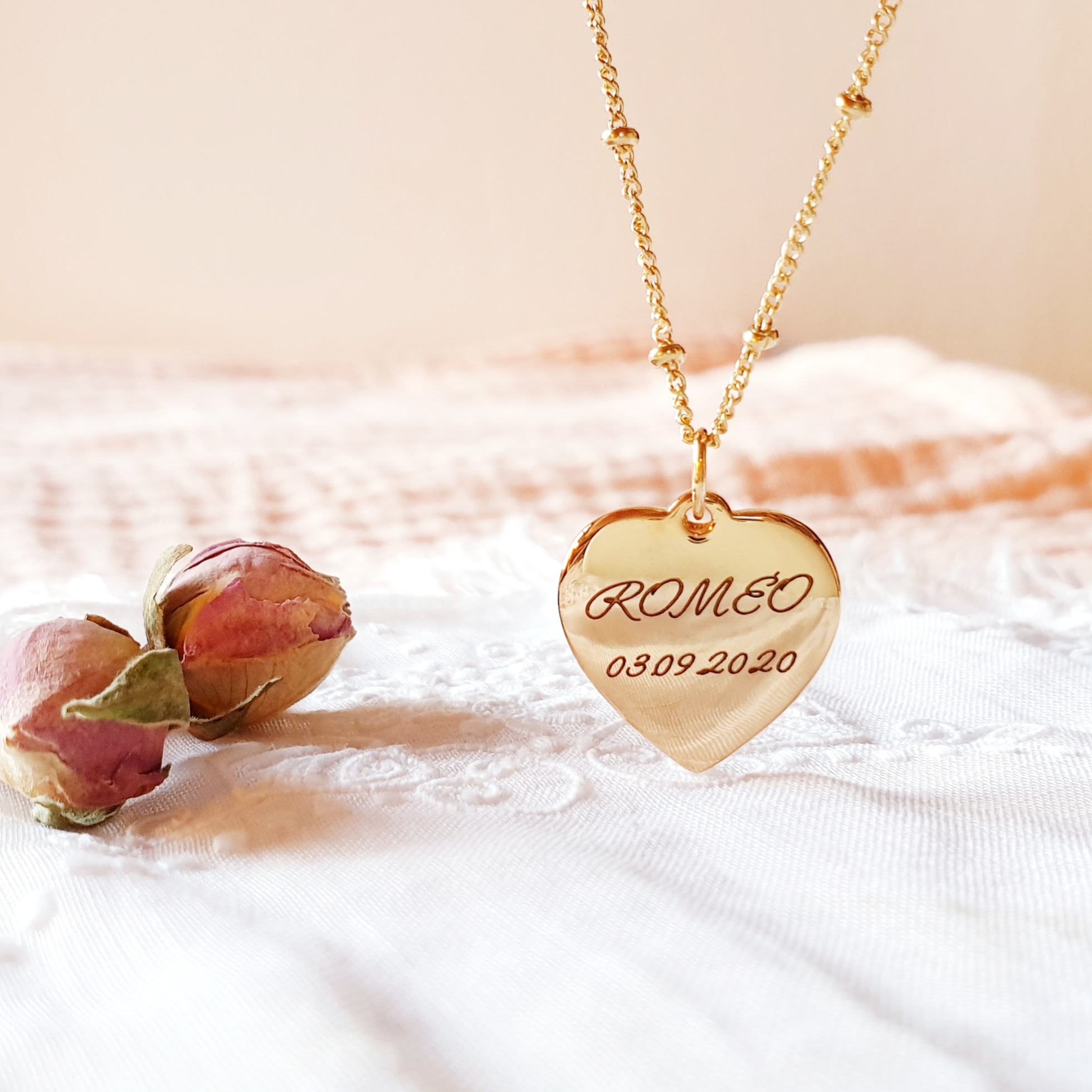 collier prenom personnalise femme pour une naissance coeur