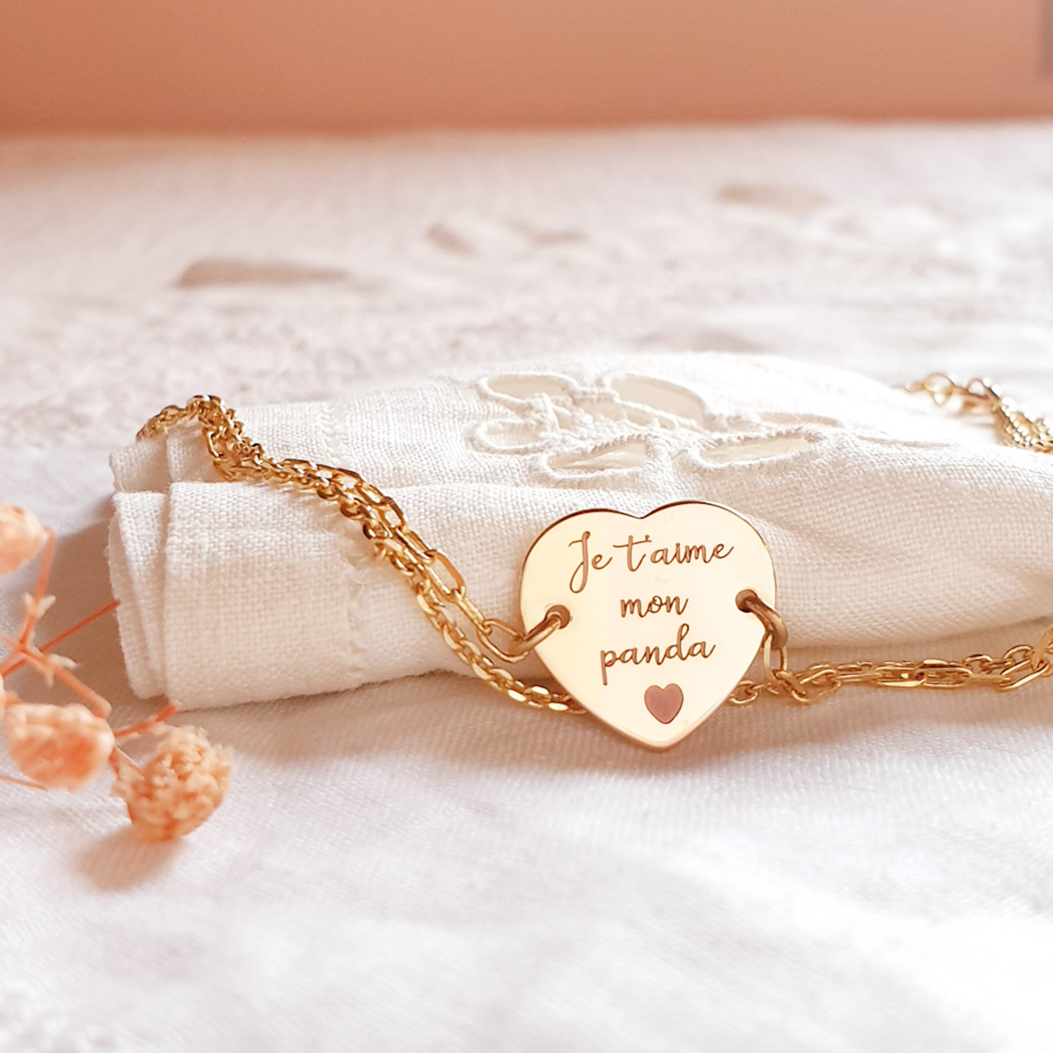 Bracelet femme personnalisé avec médaillon cœur
