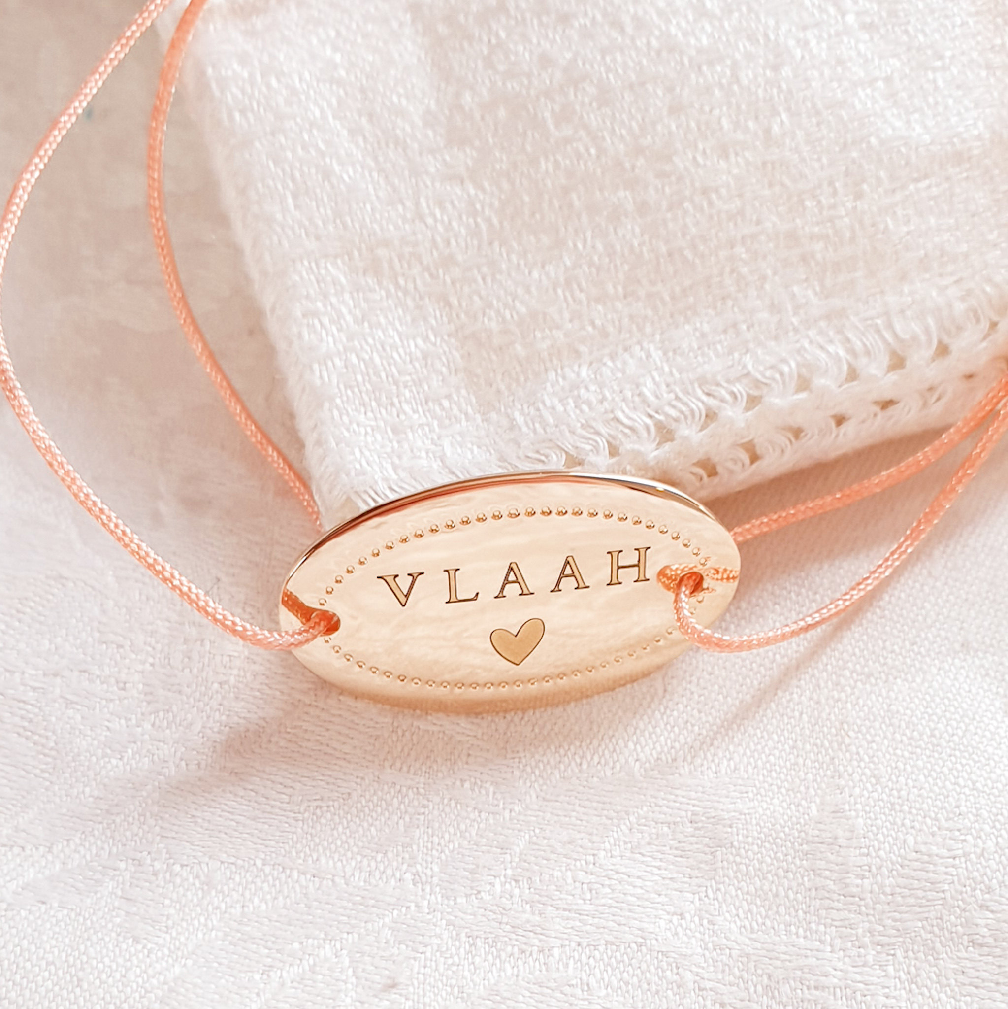 bracelet maman mamie personnalise initiales medaille ovale