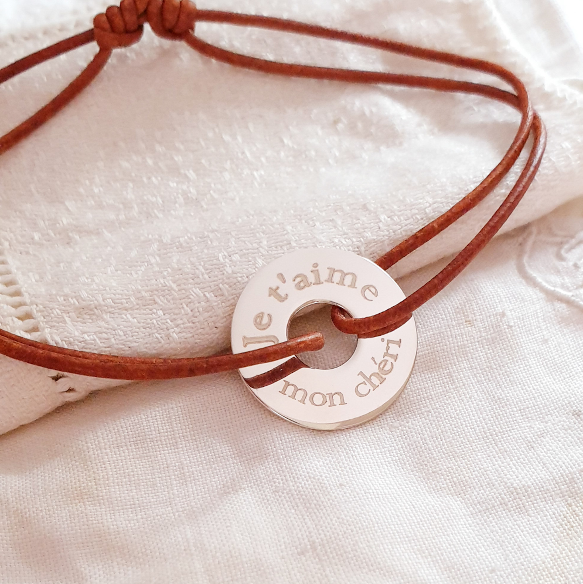 bracelet cible cordon cuir saint valentin