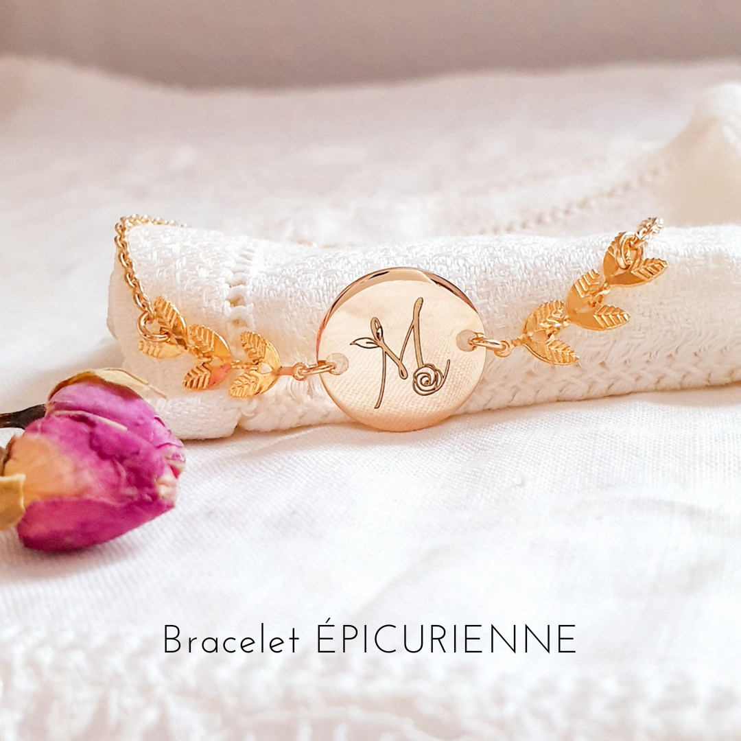 bijou femme bracelet avec initiale fleur