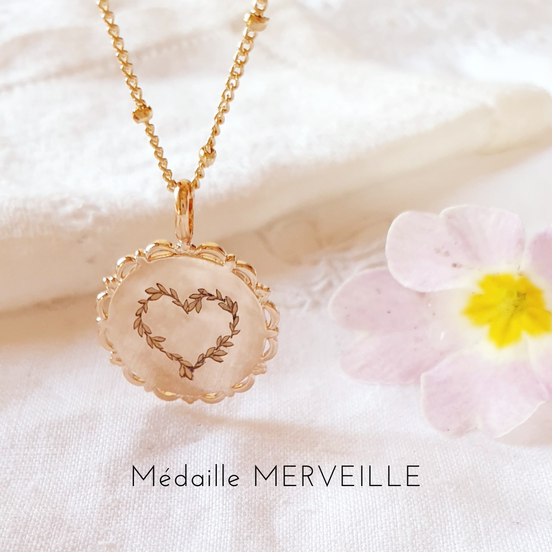 collier personnalise femme coeur feuille