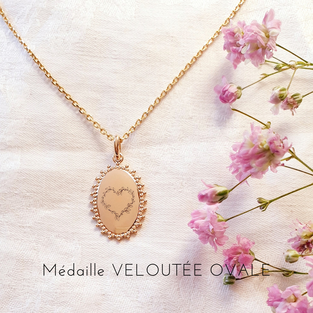 medaille ovale personnalise coeur feuille