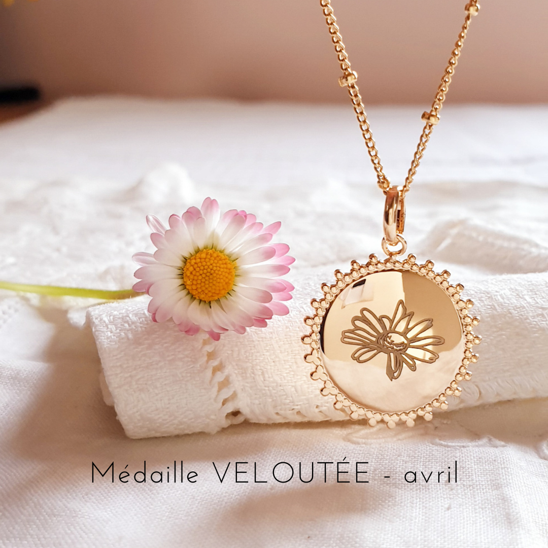 pendentif fleur de naissance avril marguerite
