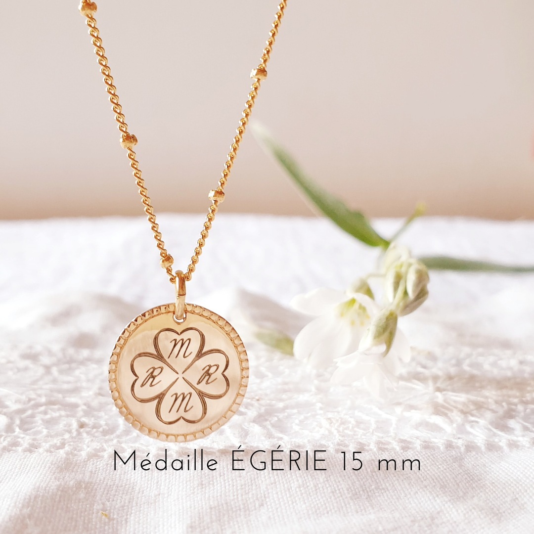 pendentif personnalise maman initiales
