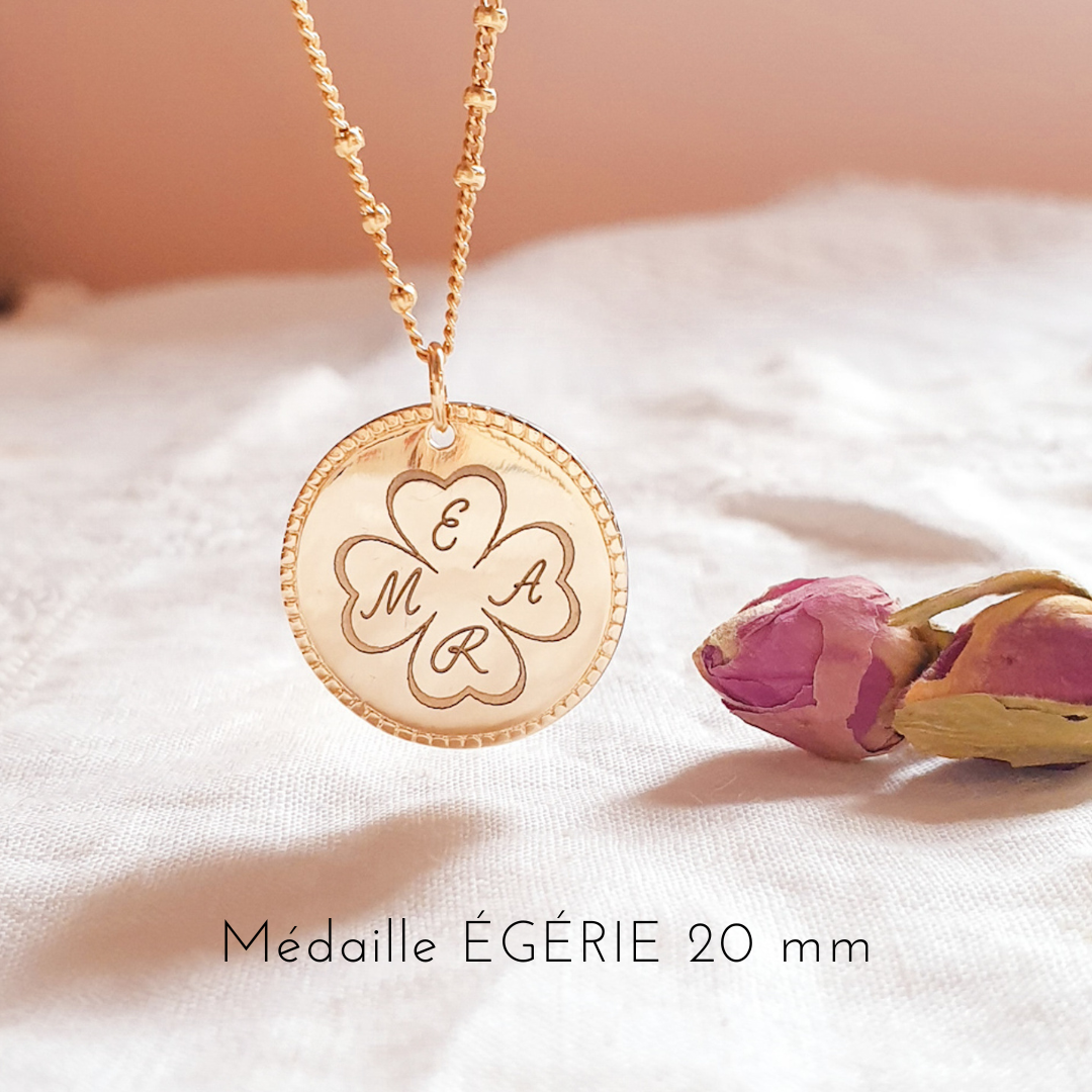pendentif personnalise maman trefle