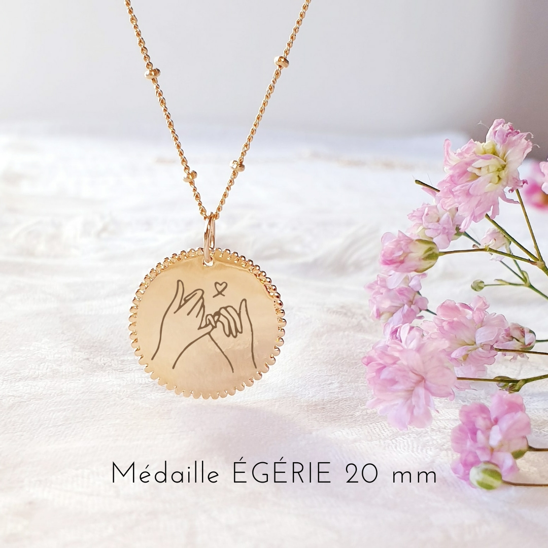 collier personnalise femme dessin main coeur